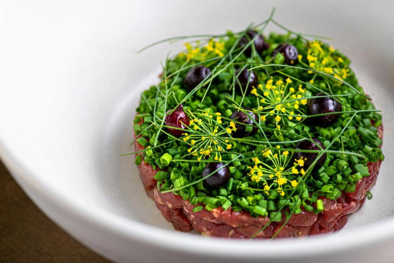 Hotel Pacai, Vilnius, A Member Of Design Hotels ภายนอก รูปภาพ A dish of beef tartar