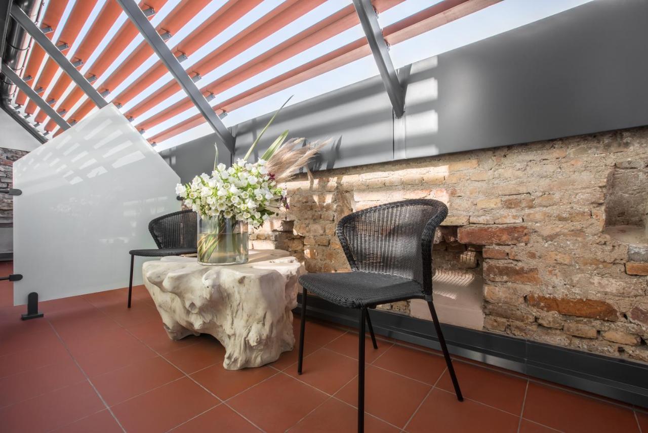 Hotel Pacai, Vilnius, A Member Of Design Hotels ภายนอก รูปภาพ A balcony
