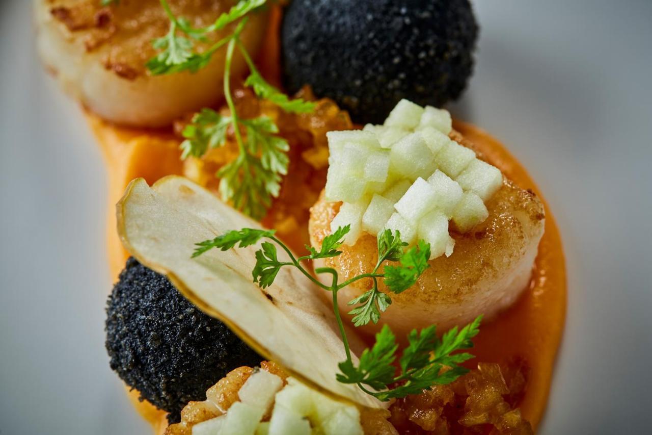 Hotel Pacai, Vilnius, A Member Of Design Hotels ภายนอก รูปภาพ Scallop with black truffle