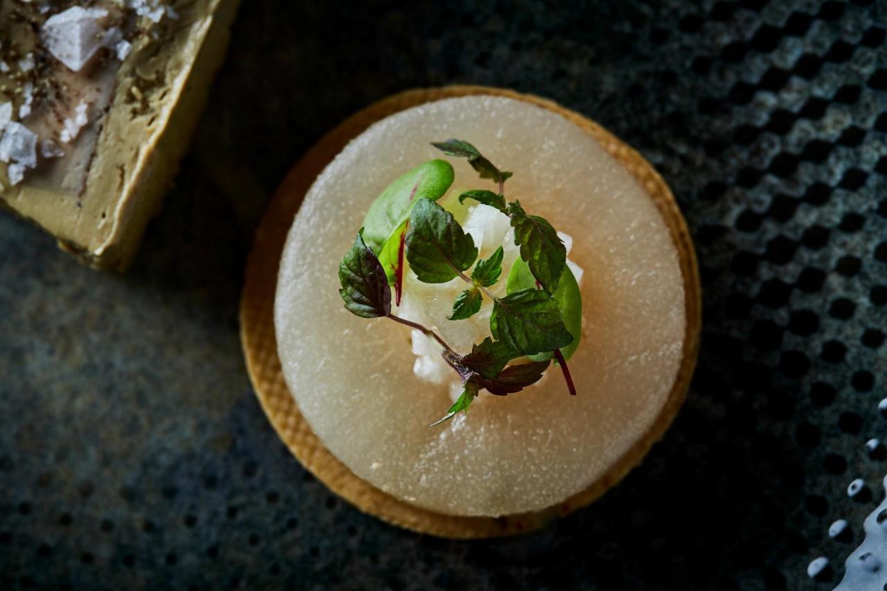 Hotel Pacai, Vilnius, A Member Of Design Hotels ภายนอก รูปภาพ A cocktail garnished with a sprig of mint